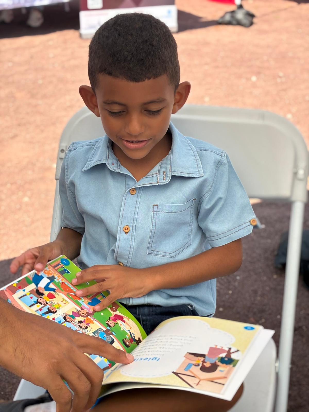 Families reading Blossom Little Readers books together — 6